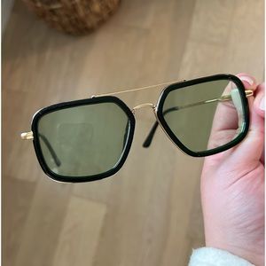 NWOT Free People Luna Classic Aviator Green & Black Sunglasses